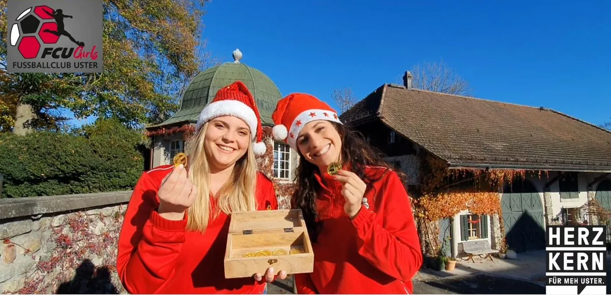 uster_batze_fc_uster Sichtlich gut gelaunt: Michelle Giaimo (links) und Luana Natale preisen die Aktion an.