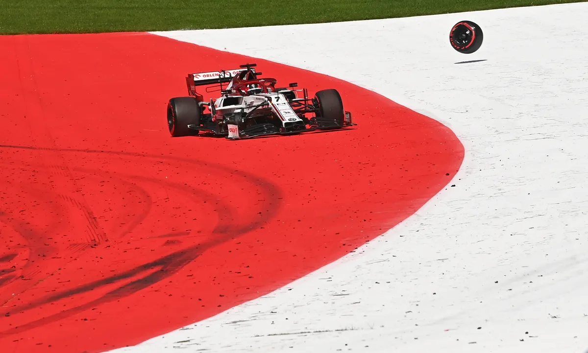 420778743_highres Schlechtes Omen zum Auftakt: In Österreich verliert Kimi Räikkönen ein Rad – danach wurde die Saison nur ein wenig besser.