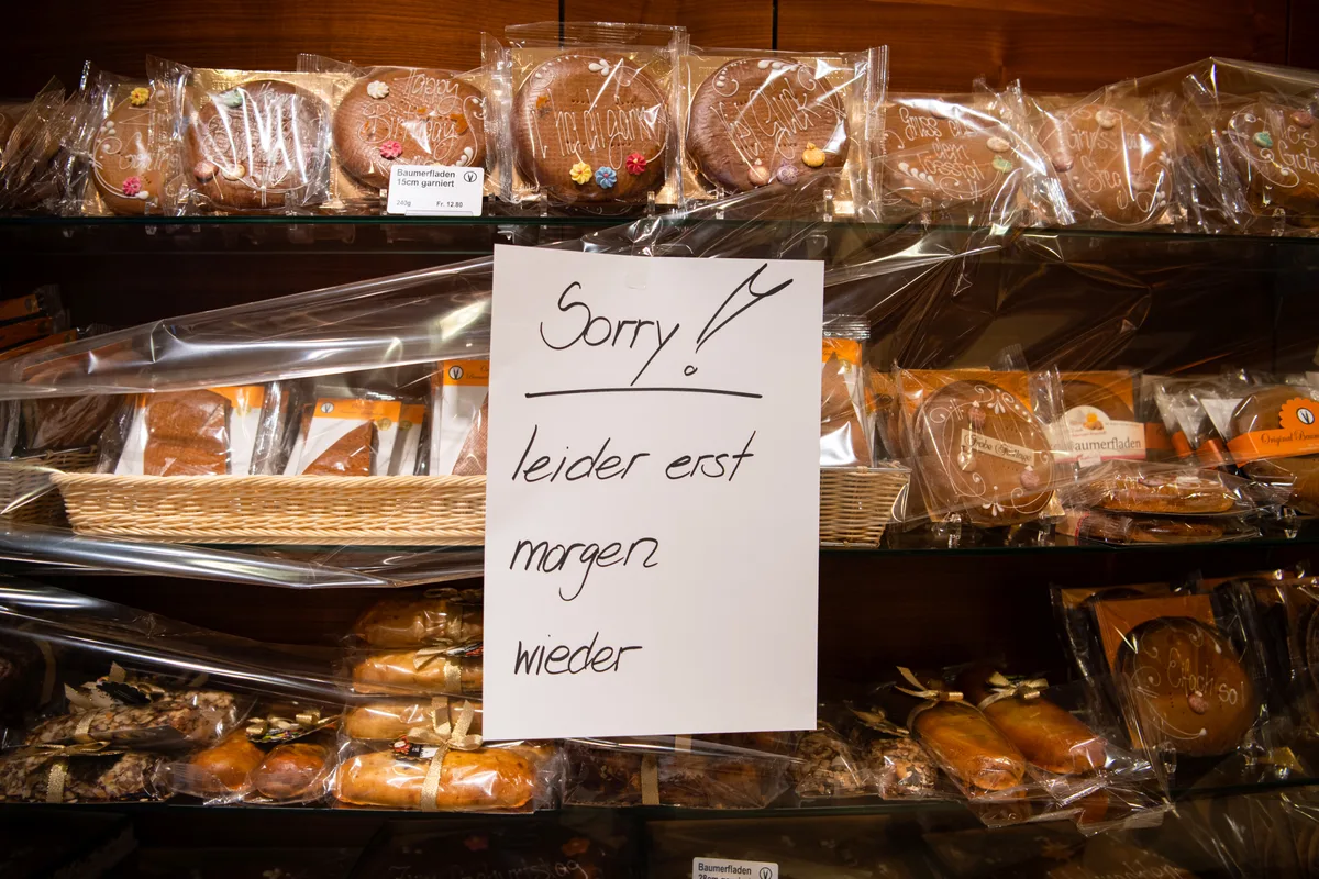 steg_13122020_voland_sbo_1 In welchem Rahmen die Bäckereien aktuell öffnen dürfen, ist nicht für alle Betreiber gleich klar geregelt. , René Schweizer modelte seine Filialen in Take-Away-Betriebe um und öffnete diese - bis die Polizei kam und sie wieder schloss. , Christian Deppeler Janz, hier noch mit Vorgänger Richi Kofler, entschied sich, seine Filialen zu schliessen. , Andi Hofer, Geschäftsführer des Ehricker Becks, wollte seine Bäckereien zuerst öffnen, entschied sich dann aber dagegen.