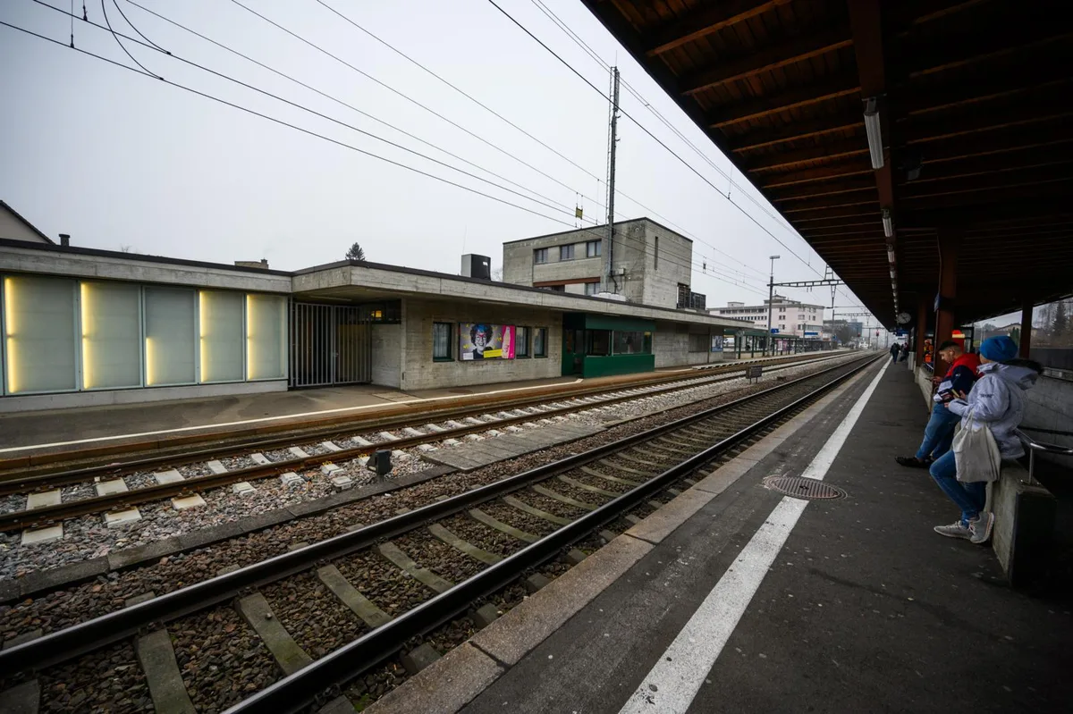 pfaeffikon_311219_max_vogt_fsm_030_preview_0 Am Bahnhof Schwerzenbach lief es heute nicht reibungslos.