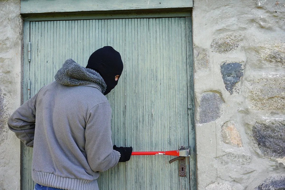 thief-1562699_1920 Mehr als 50 Einbrüche konnten den zwei Einzeltätern nachgewiesen werden.