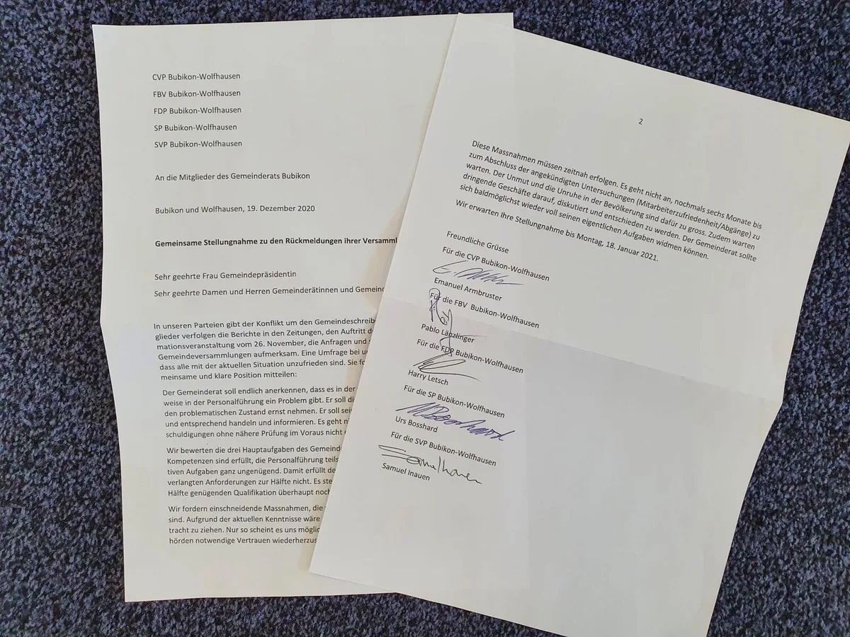 dingding Das doppelseitige Schreiben enthält scharfe Vorwürfe gegen Gemeinderat und Gemeindeschreiber., Die Präsidenten wollen, dass der Gemeiunderat die Probleme auf der Verwaltung anerkennt und handelt.