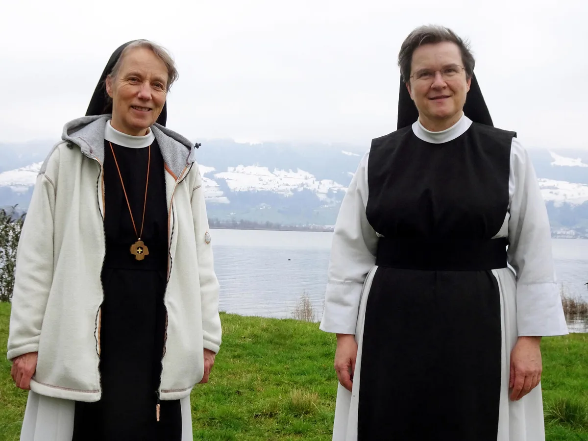 Äbtissin Monika Thumm und Schulleiterin Sr. Andrea Fux (von links) bedauern die Entwicklung, sehen aber auch Chancen. (Foto: PD)
