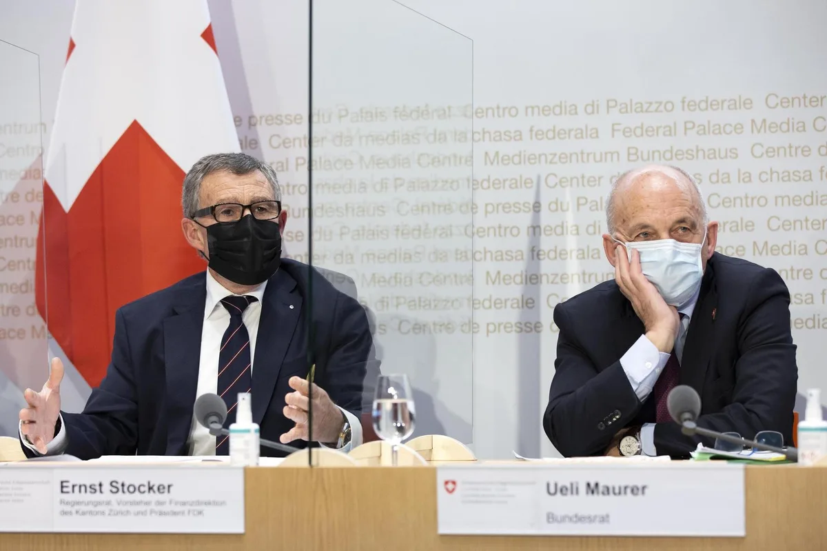 3fhtczduqjiahgf3twjf3r Ernst Stocker erklärt den Medien, weshalb das in Zürich so lange dauert mit der Härtefallhilfe.