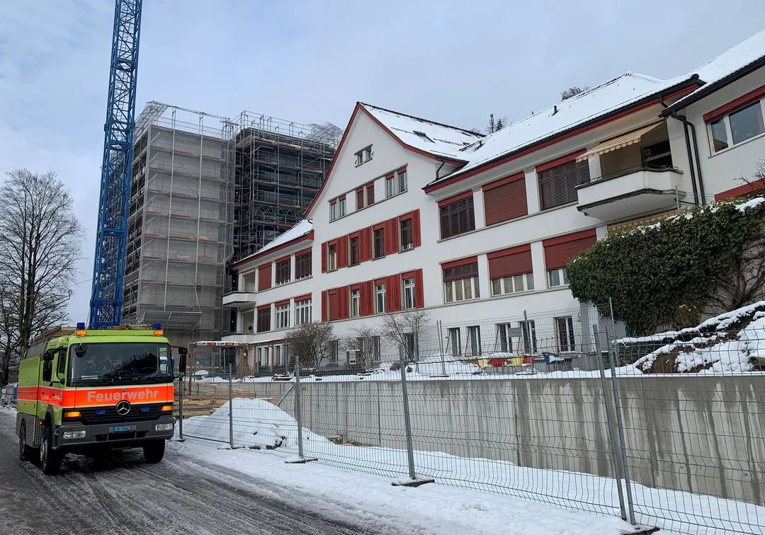 kapo_zh Im Pflegezentrum Bauma musste ein Teil der Bewohner evakuiert werden.
