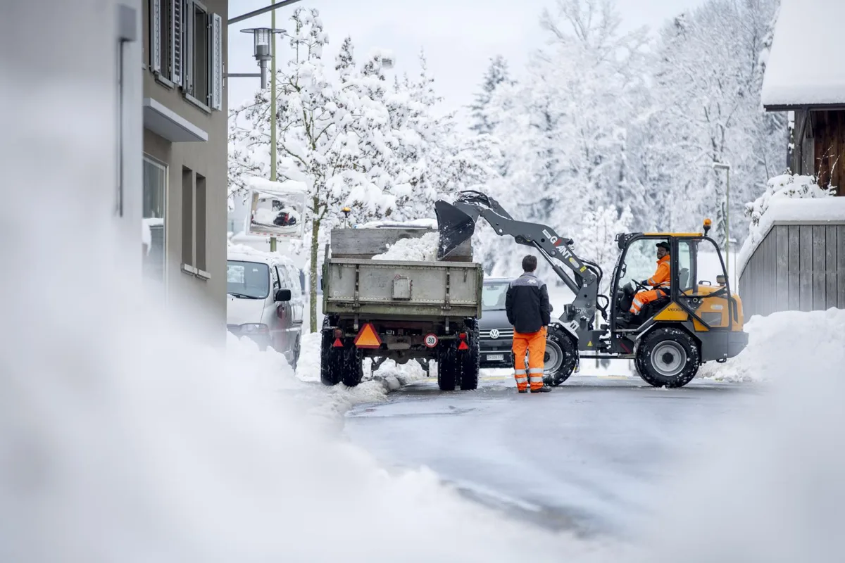 Wohin mit den Schneemassen? Das ist vielerorts die grosse Frage.
