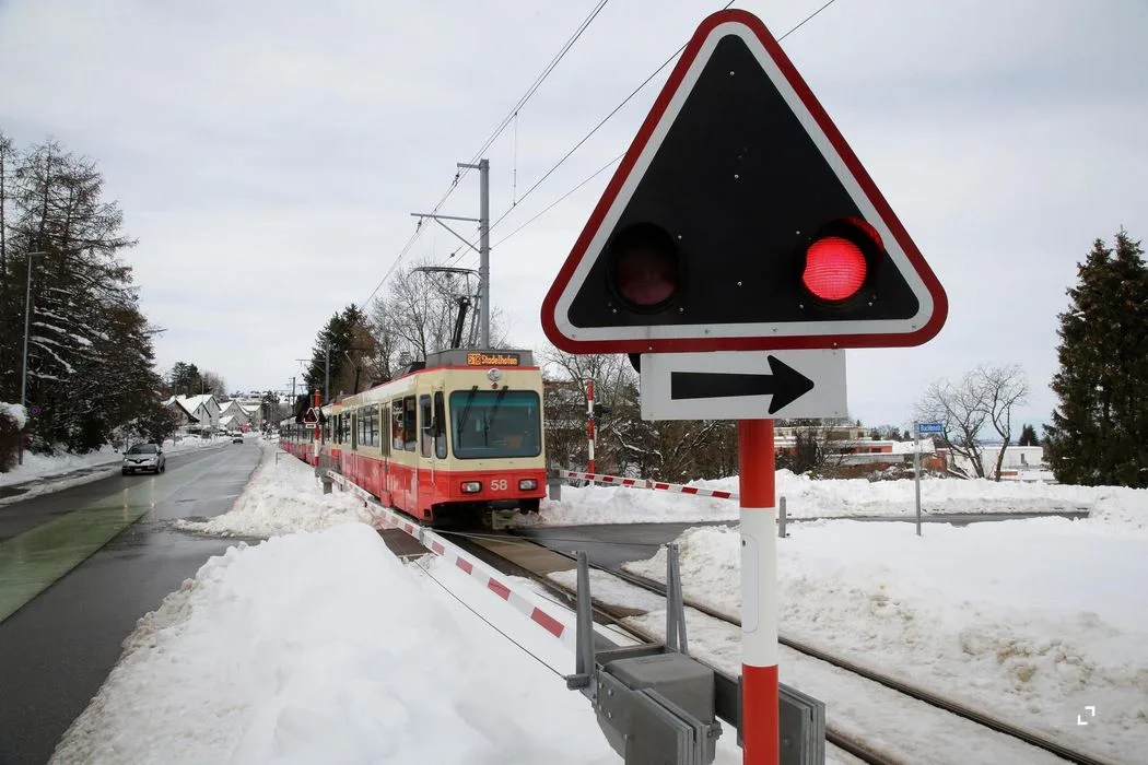 Auf diesem Bahnübergang blieb der Mann im Sommer stecken. Zu einer Kollision kam es nicht.