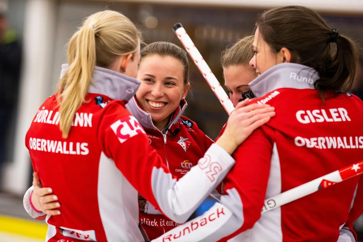 sm1_preview Die Bäretswilerin Elena Stern und ihr Team Oberwallis wollen ihren SM-Titel verteidigen., Die Dübendorferin Irene Schori will als Skip von Langenthal ein starkes Wort mitreden.