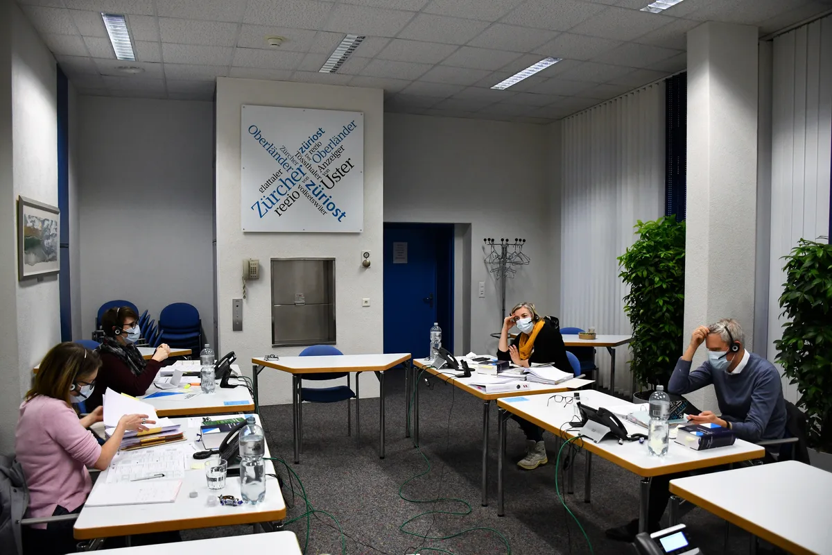 Das Team von Gubser Kalt &amp;amp; Partner beantwortete am «ZO-Steuertelefon» Fragen., Steuerfachfrau Barbara Kellermüller., Die diplomierte Treuhandexpertin Monika Zwirner., Nicole Zimmermann, Treuhänderin mit eidgenössischem Fachausweis., Thomas Witschi, diplomierter Treuhandexperte.