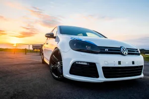 755_golf_r_pixabay_3699510 Der Golf R ist ein sportliches Modell. Zwei Fahrer solcher Autos demonstrierten das auf der Strasse – nun wurden sie verurteilt.