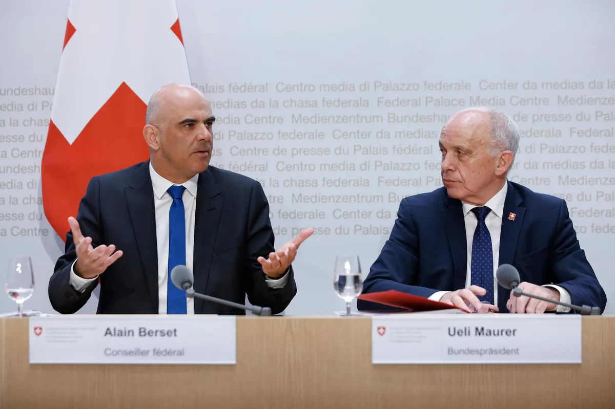 0303_berset-maurer_1_keystone Wer ist hier der Bremser? Gesundheitsminister Alain Berset (SP) und Finanzminister Ueli Maurer (SVP).