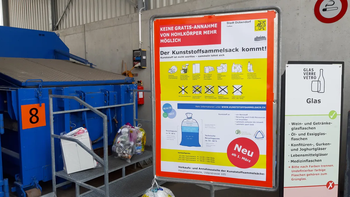 09032021_neue_kunststoffsammlung_tba Die Mulde in der Sammelstelle ist geschlossen: Seit 1. März können keine Plastik-Hohlkörper mehr abgegeben werden.