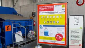 09032021_neue_kunststoffsammlung_tba Die Mulde in der Sammelstelle ist geschlossen: Seit 1. März können keine Plastik-Hohlkörper mehr abgegeben werden.