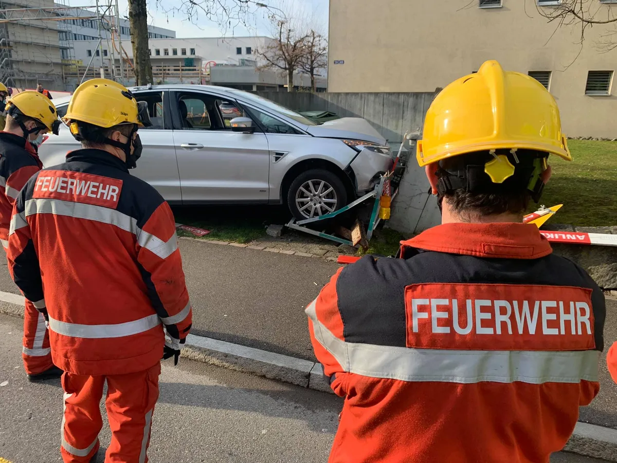 Auf der Oberlandstrasse in Uster kam es zu einem Verkehrsunfall.