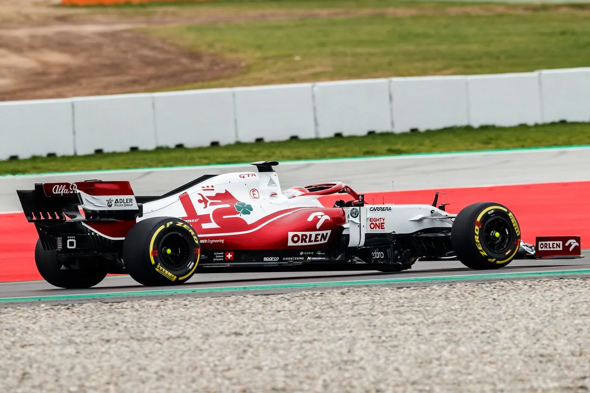 large-2021_barcelona_pre-season_track_test Der C41 - hier an einem Filmevent in Barcelona - wird dieser Tage in Bahrain ausgiebig getestet., Teamchef Frédéric Vasseur ist wegen einem positiven Corona-Test nicht mit dabei.