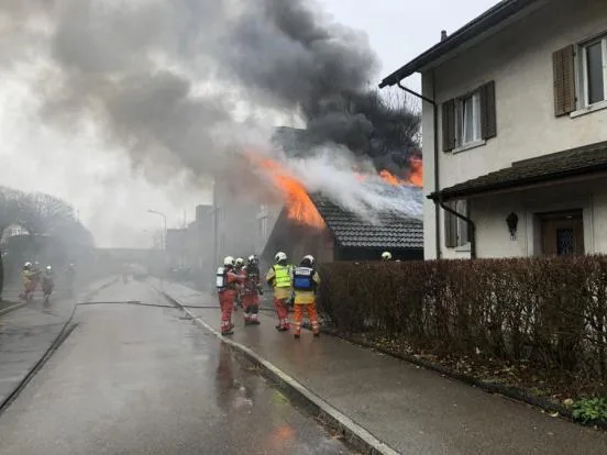 Ein gemeindeeigenes Lagergebäude fing am Sonntagnachmittag Feuer.