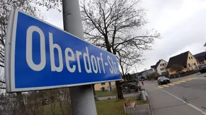 20210407_160111 Auf fast einem Kilometer keine Busverbindung: die Oberdorfstrasse im Bereich des Schwimmbads., Das Freibad ist 350 Meter von dieser Haltestelle entfernt.