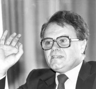 jean-jacques_hegg Jean-Jacques Hegg auf einer Aufnahme von 1986, ein Jahr nach seinem Ausscheiden aus dem Nationalrat als NA-Vertreter. , Dieses Aufnahme stammt aus dem Jahr 1999 und zeigt Jean-Jacques Hegg (Mitte) umgeben von anderen SD-Kantonsratskandidaten.