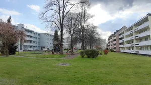 korr_20210413_174130 Viel Platz zum Verdichten: Wohnüberbauung im Birchlen-Quartier., Das ist die Entwicklung, wie sie die Planer vorsehen. , Die Mieten hier gehören zu den günstigsten in Dübendorf., Diese Häuser an der Birchlenstrasse werden demnächst modernen Wohnbauten weichen müssen. , Die meisten Wohnhäuser im Birchlen-Quartier wurden von mehr als einem halben Jahrhundert gebaut. , Dieses Wohnquartier im Bereich der Kriesbachstrasse ist für die «Transformation» vorgesehen., Früher stand hier am Rechweg ein Einfamilienhaus., Alte Häuser mit Bauvisieren: ein gewohntes Bild im Flugfeld-Quartier., Bereit für den Einzug: Dieses Gebäude an der Oskar Bider-Strasse wurde eben fertiggestellt.