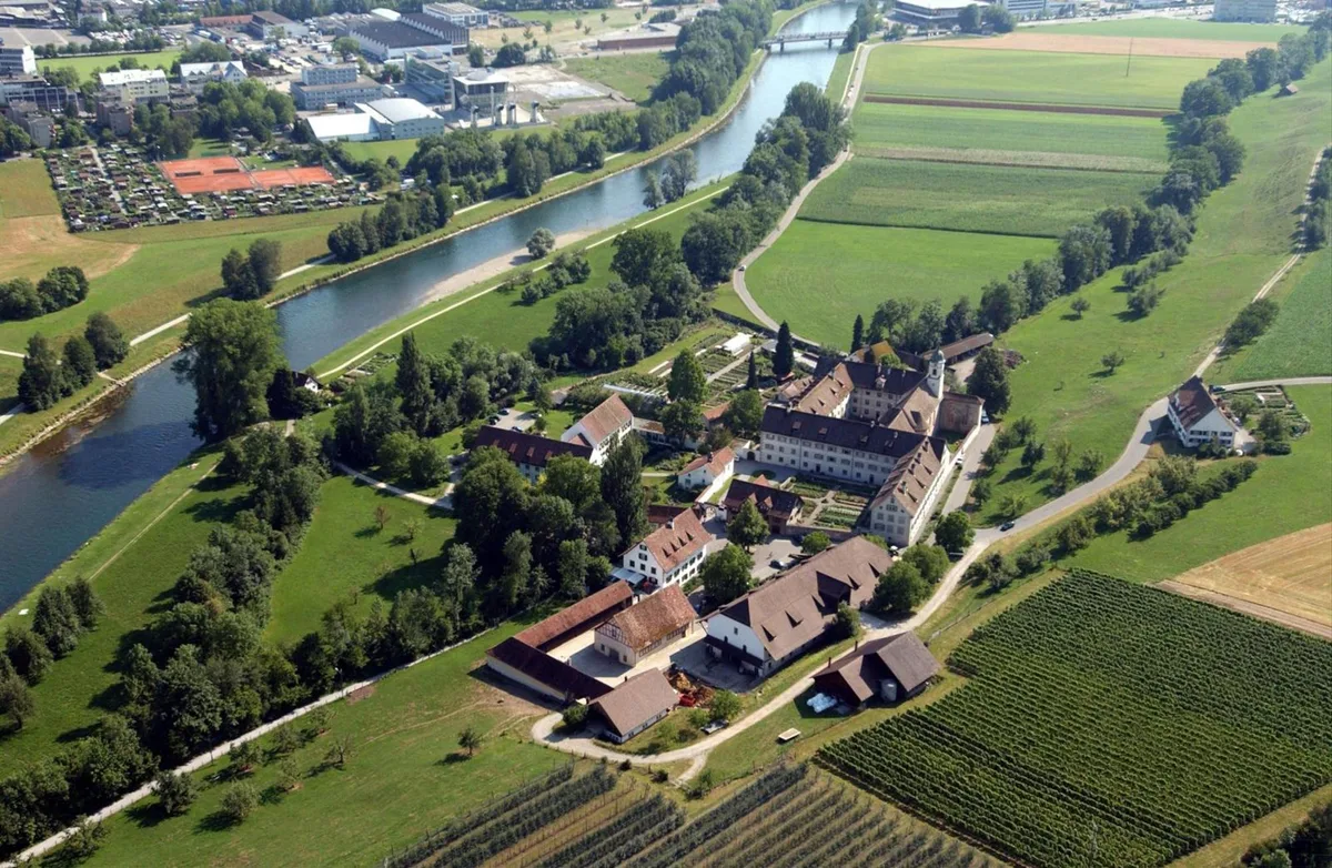 https-zueriost-ch-sites-default-files-media-2021-04-15-1-jpg Die seit hundert Jahren begradigte Limmat beim Kloster Fahr.