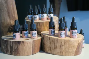 02cbd_oel CBD-Hanföle in verschiedenen Stärkegraden und mit unterschiedlichen Aromen sind derzeit der Renner.