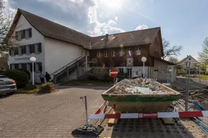 uster_21042021_inderau_crm_8 Die Bauarbeiten im Restaurant In der Au sollen bald beendet sein., Dann kann zumindest die Terrassenbewirtschaftung wieder aufgenommen werden., Im Sommer soll dann die Eröffnung stattfinden. Dann ist auch der neue Pächter bekannt.