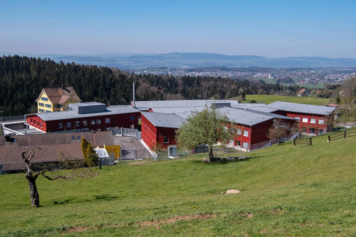 ringwil_23042021_vollzugszentrum_sbo_44 Im April 2021 wurde der Neubau des Vollzugszentrums Bachtel eingeweiht.
