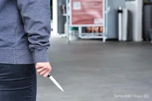 35_raub_allg_9_20_kpsg Ein Bewaffneter, der am Bahnhof Uster für Schreckmomente sorgte, ist verurteilt worden.