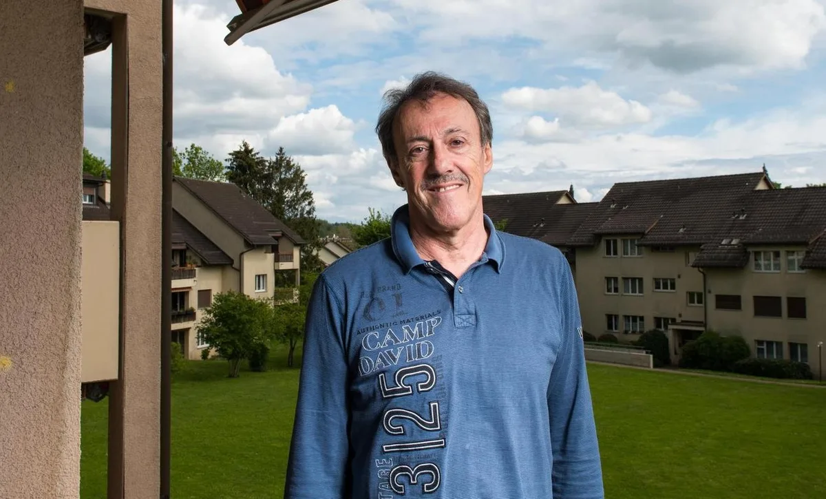 7l_5i7nvkzf9e5-fqj77jc Muss sein geliebtes Heim bald verlassen: José Franco auf dem Balkon seiner Wohnung in Uster.