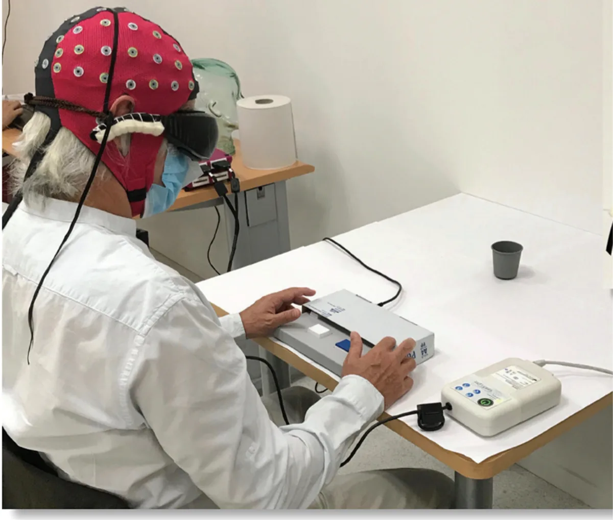 blinder_1 Messungen der Gehirnaktivität (EEG) bestätigen beim französischen Patienten, dass die Sehzentren aktiv sind.