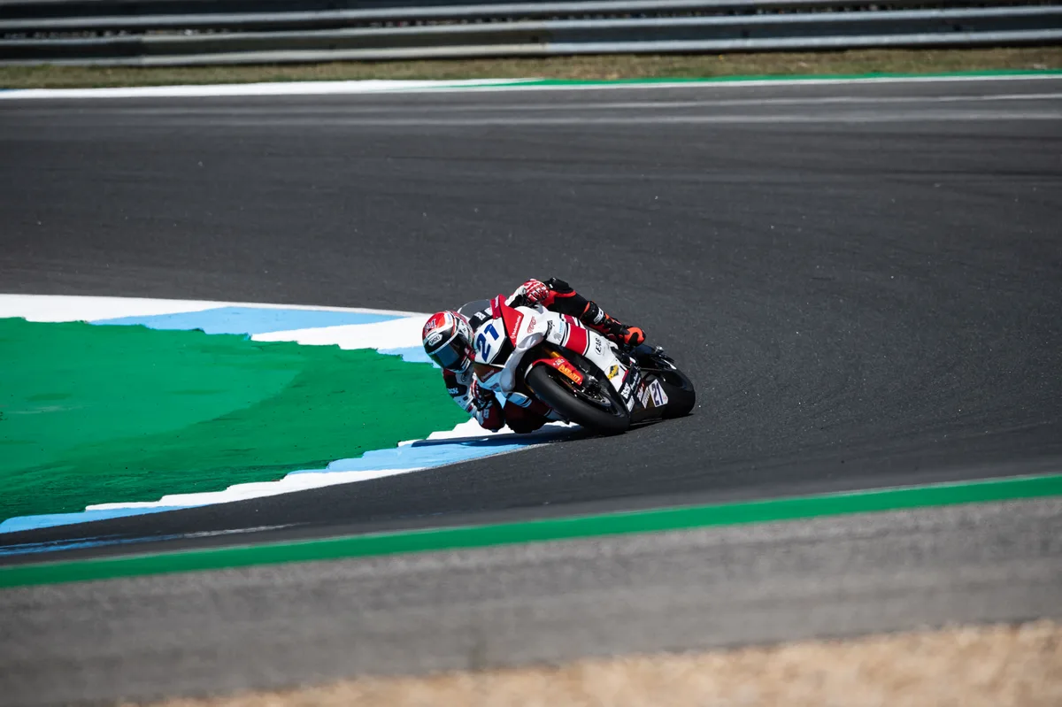 krummenacher_sabato_sbk_estoril_r2_-02 Randy Krummenacher ist noch nicht da, wo er hin will, sieht sich aber auf dem rechten Weg.