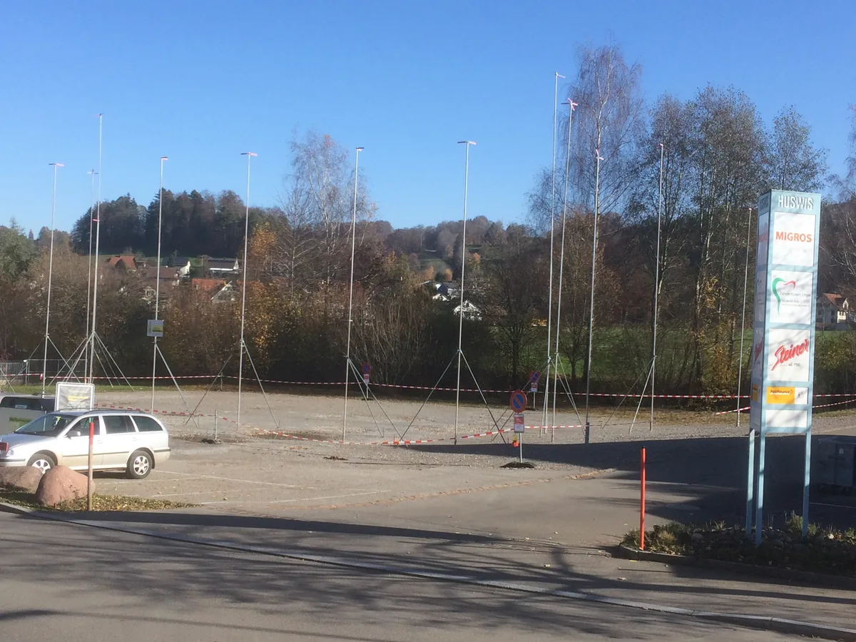 hittnau_care_baugespann Das Baugespann für «Hittnau Care» zeigt die Dimensionen des künftigen Gebäudes.