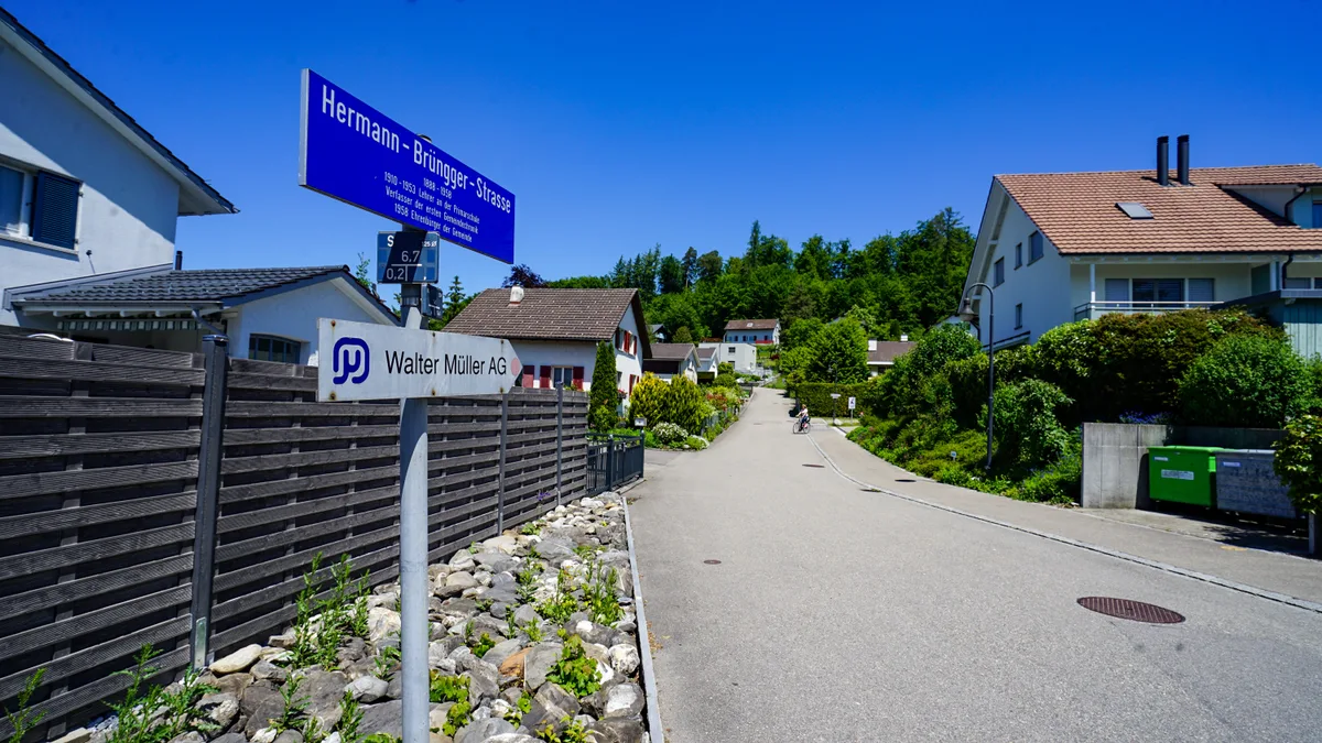 07062021_hermannbruenggerstr_fehraltorf_tas_2 Wer an der Hermann-Brüngger-Strasse in Fehraltorf wohnt, muss künftig selber für den betrieblichen Aufwand aufkommen.