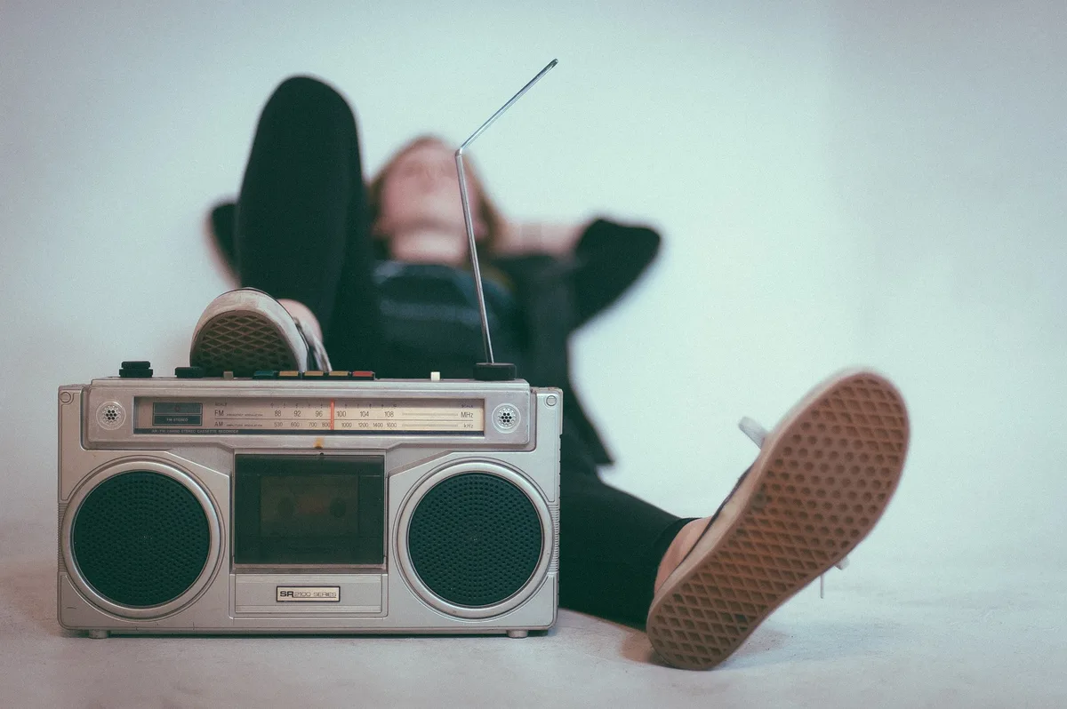 radio-2588503_1920 Dürfen die Jugendlichen draussen bald keine Musik mehr hören?