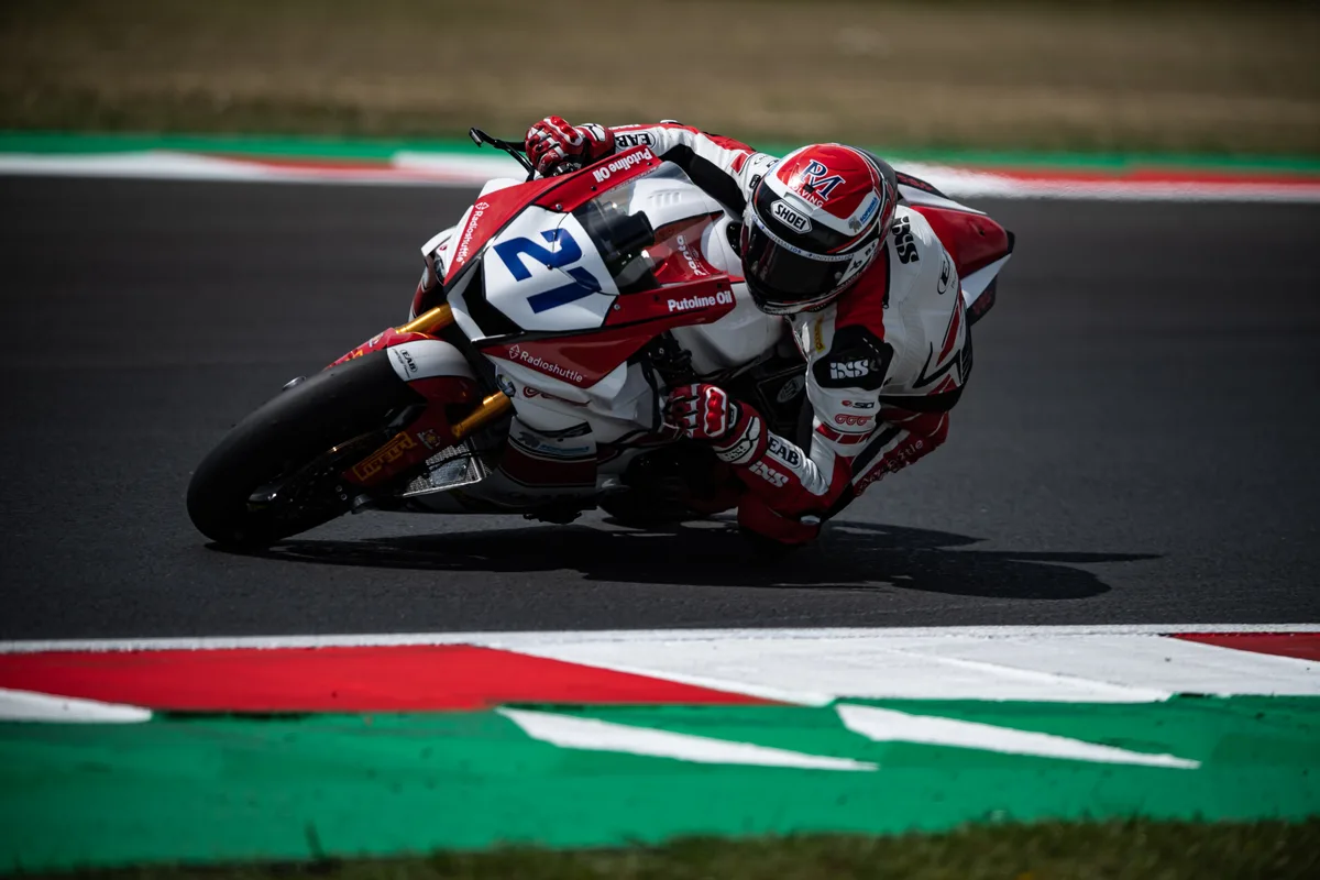 krummenacher_venerdi_wsbk_misano_r3-39 Randy Krummenacher rutschte im zweiten Rennen nach einem Verbremser von der Piste ab.
