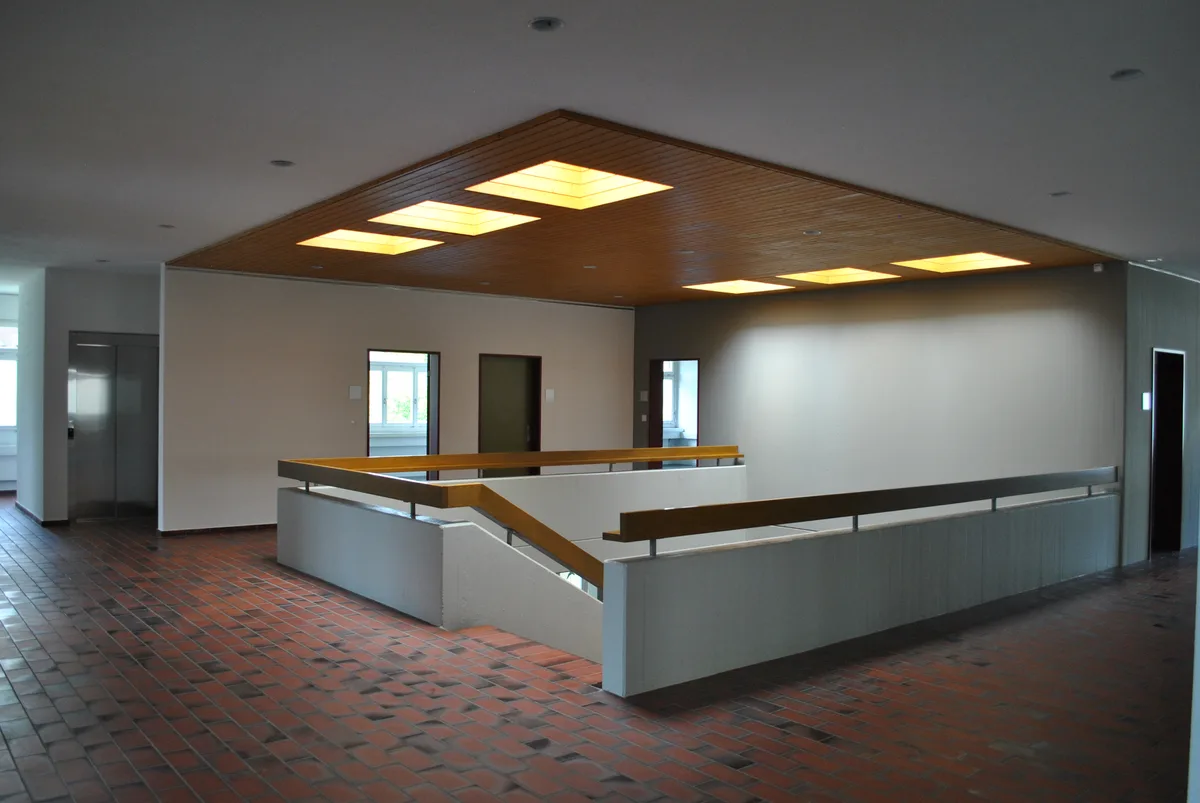 bild_treppenabgang_spitex_uster-w45_20210616 So sieht das neue Spitex-Gebäude von innen aus: Es bietet Platz für 140 Mitarbeiter.
