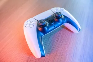 20_playstation_unsplash_2 Der Wurf eines solchen Playstation-Kontrollgeräts löste in Wetzikon einen Streit und schliesslich einen Gerichtsprozess aus.