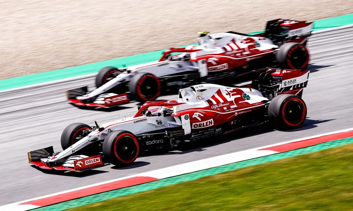 Warten schon länger auf viele Punkte: Die Sauber-Piloten Kimi Räikkönen (vorne) und Antonio Giovinazzi.