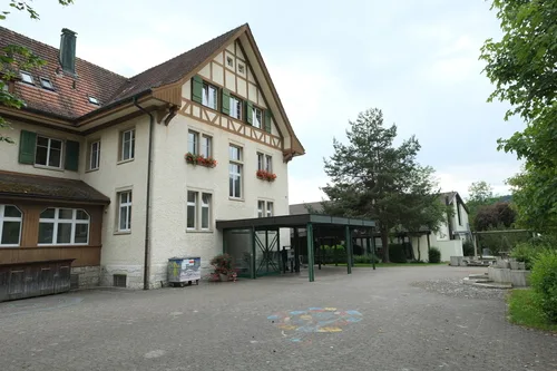 020721_foto_schulhaus_zell_pd Das Primarschulhaus Zell.
