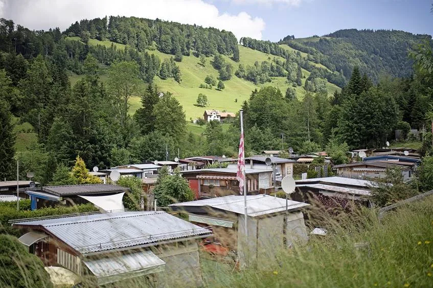 campingplatz_atzmaennig Der Campingplatz Atzmännig ist voll, obschon er wegen des angrenzenden Goldingerbachs in einer Gefahrenzone liegt.