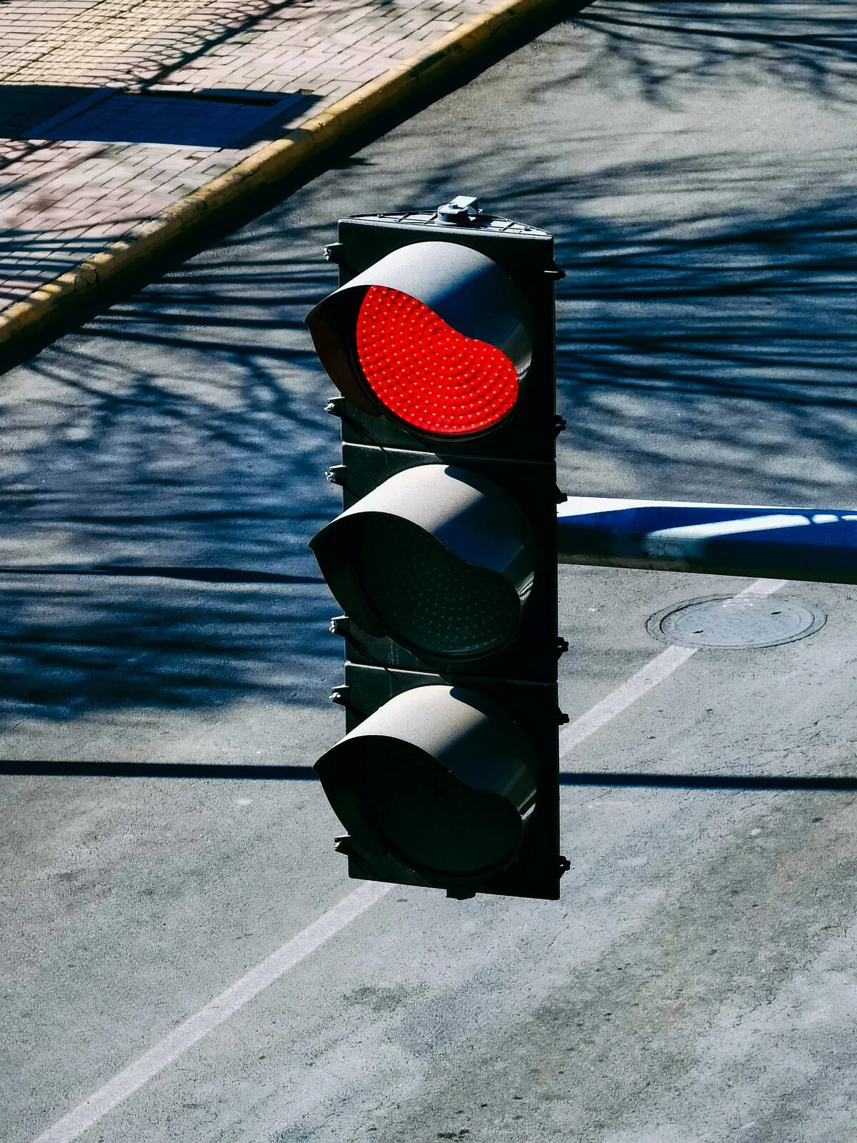 wu-yi-klfztxqerry-unsplash Auch ein Rotlicht konnte die schwerst betrunkene Automobilistin auf der Fahrt zum Zahnarzt nicht stoppen.
