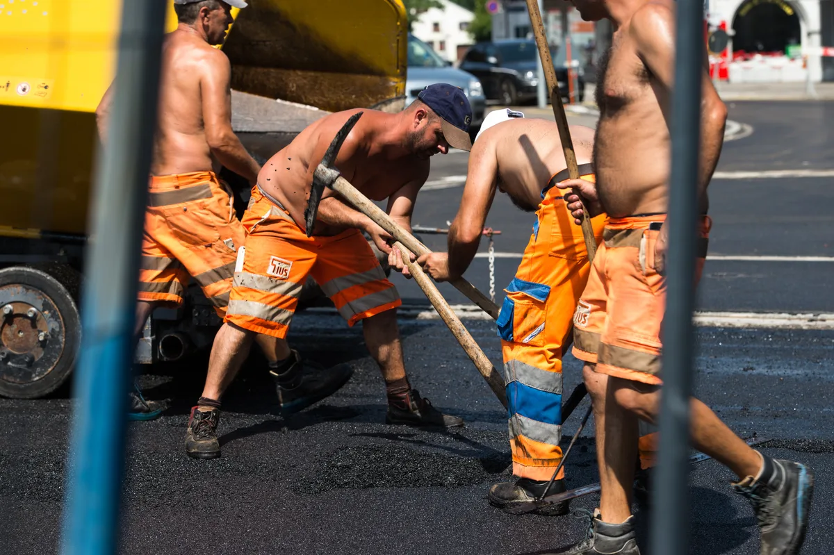 uster_20150705_strassenbau_cnn_102_0 Bald sollen in Volketswil die Sanierungsarbeiten an der Landenbergstrasse beginnen.