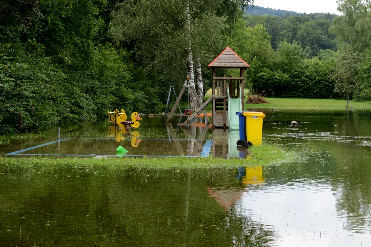 bu_hochwasser_14072021_greifensee_jam5 Der Spielplatz in der Badi Egg wird vorerst nicht mehr benutzt.