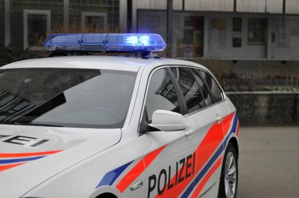60f827a47c58b Die Polizei überführte den fehlbaren Lenker ins Spital.