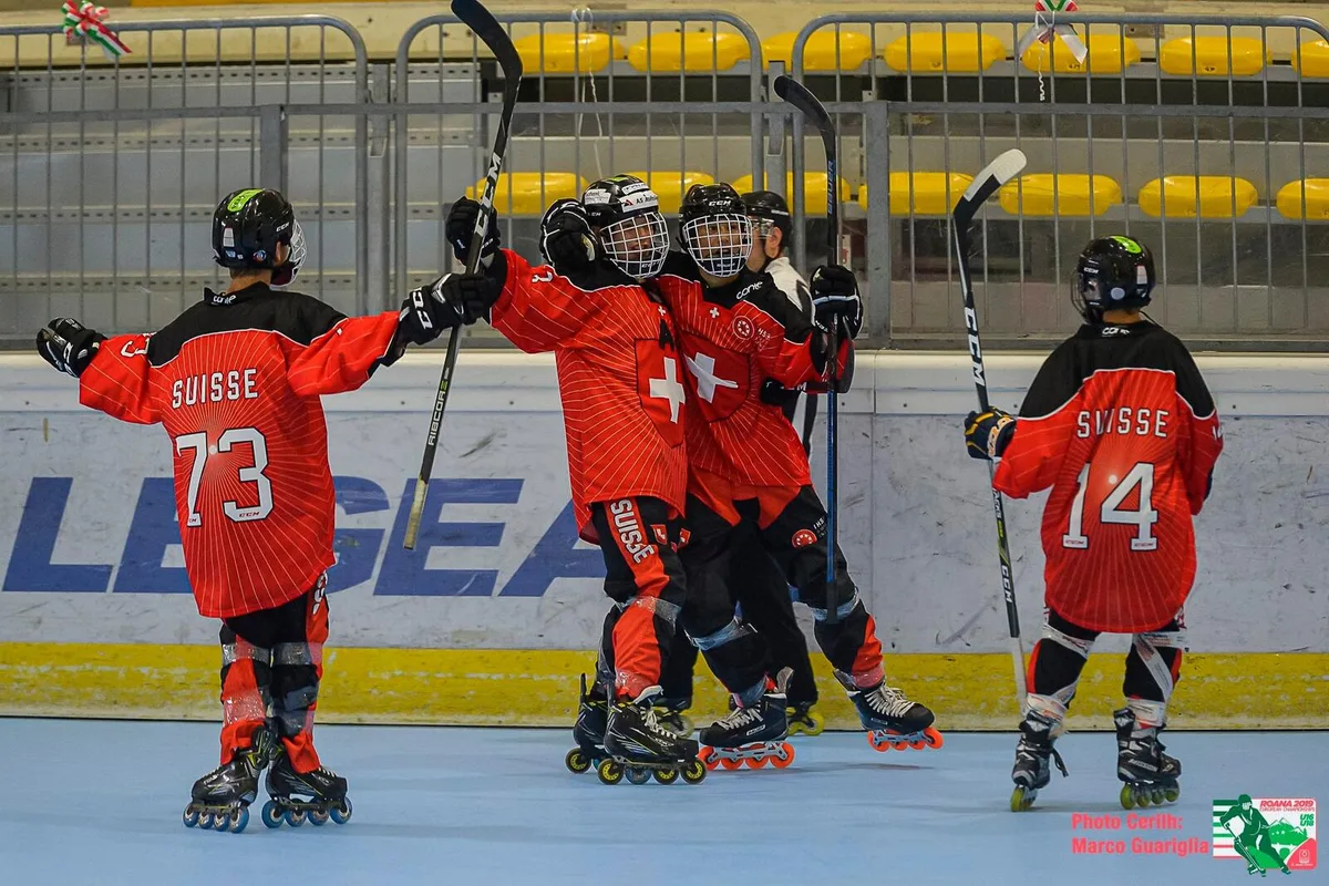 sui-u16-inlinehockey_4 In Effretikon steigt eine Inlinehockey-Europameisterschaft., Dabei messen sich die besten U16 und U18-Spielenden aus sechs Nationen., Mit von der Partie: Die Schweizer Juniorennationalmannschaften.