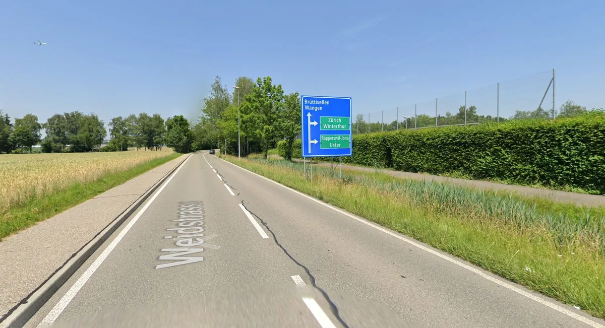 Unter anderem bleibt an diesem Wochenende die Weidstrasse Richtung Autobahnanschluss gesperrt., Die Umleitungen sind in der Übersichtskarte grün und blau markiert.