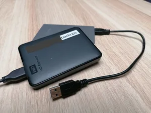 20_harddisks_zo_b Unter anderem auf mehreren externen Festplatten hatte der Mann die Kinderpornos gespeichert.