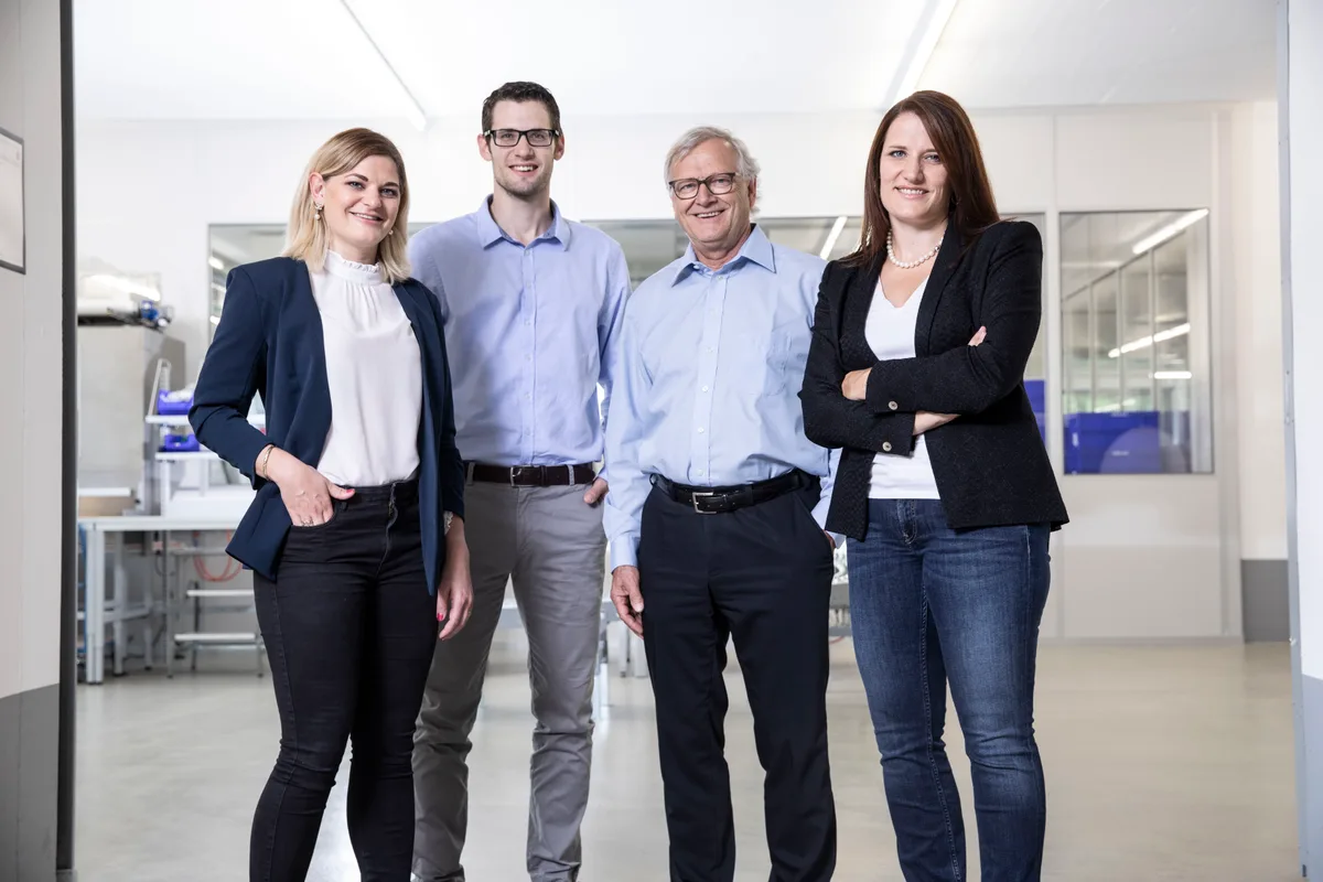 sks_aug18_014 Die Familie Steiner führt die SKS AG seit 40 Jahren. Valerie Steiner (rechts) übernimmt die Funktion als Geschäftsführerin.