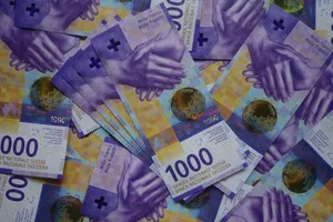 25_finanz_tausender_2_eh Abertausende Franken zog ein Betrügerpaar einem Bauern aus der Tasche.