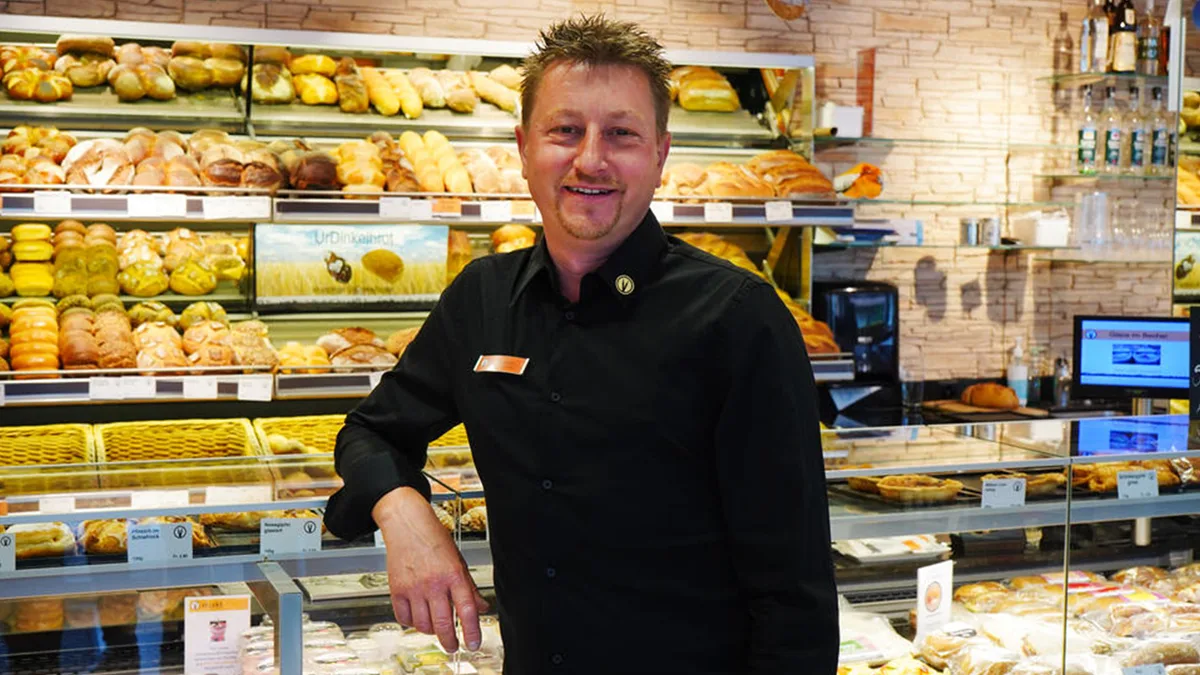 rene_schweizer_laden_steg René Schweizer in seinem Laden in Steg.